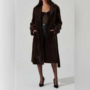 ASTR THE LABEL MAISIE BROWN FAUX FUR COAT LONG